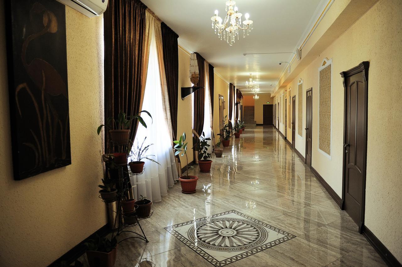 Hotel "Aishadeluxe" Taras Exterior foto